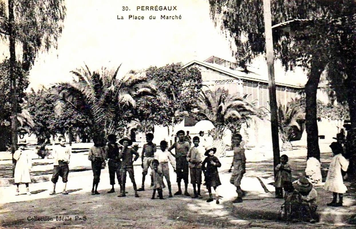 1035- Perregaux - La Place du Marche.jpg